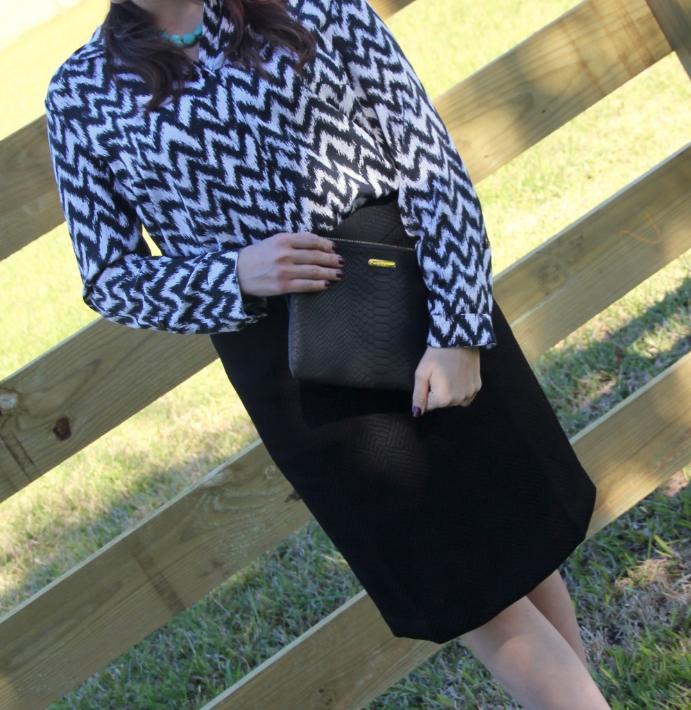 Office Outfit Idea - Pencil skirt and printed button down, perfect for job interview look