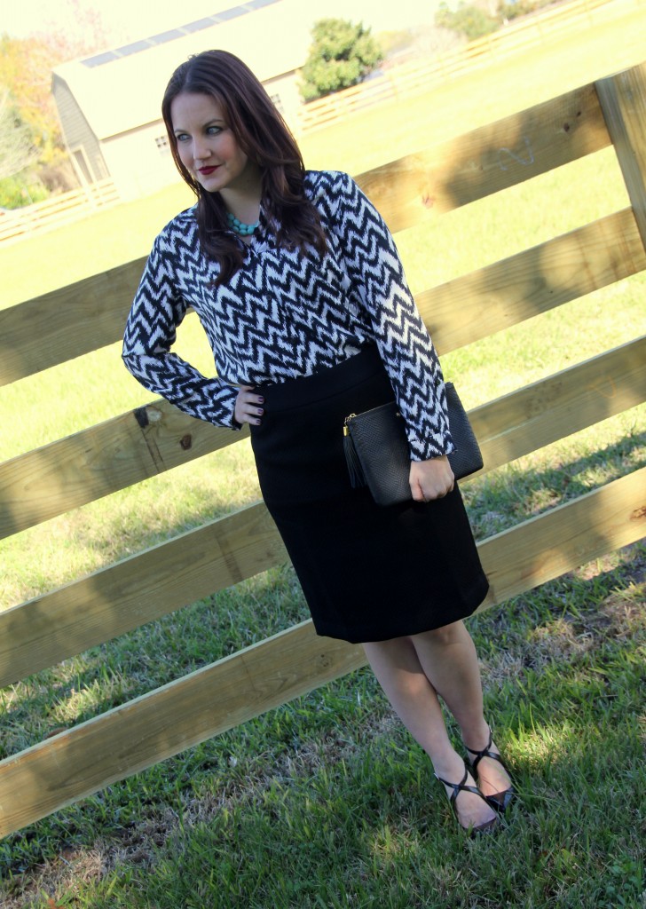 Office Outfit Idea - Pencil skirt and printed button down, perfect for job interview look