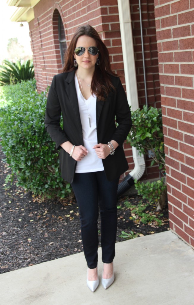 Casual Professional office outfit idea - blazer, white tee and skinny jeans