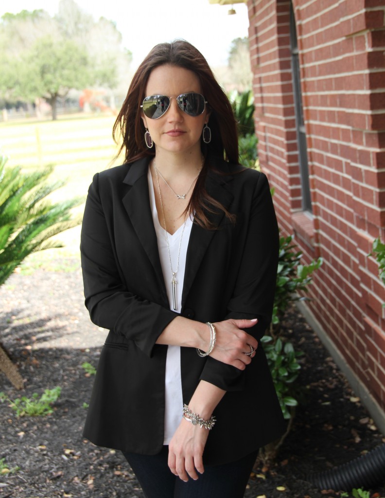 Casual Professional office outfit idea - blazer, white tee and skinny jeans