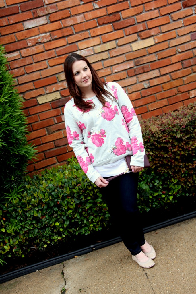 Casual Weekend Outfit Idea - floral sweater with skinny jeans and flats