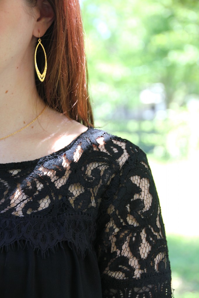 Black Lace details perfect way to wear dark colors in spring | Lady in Violet