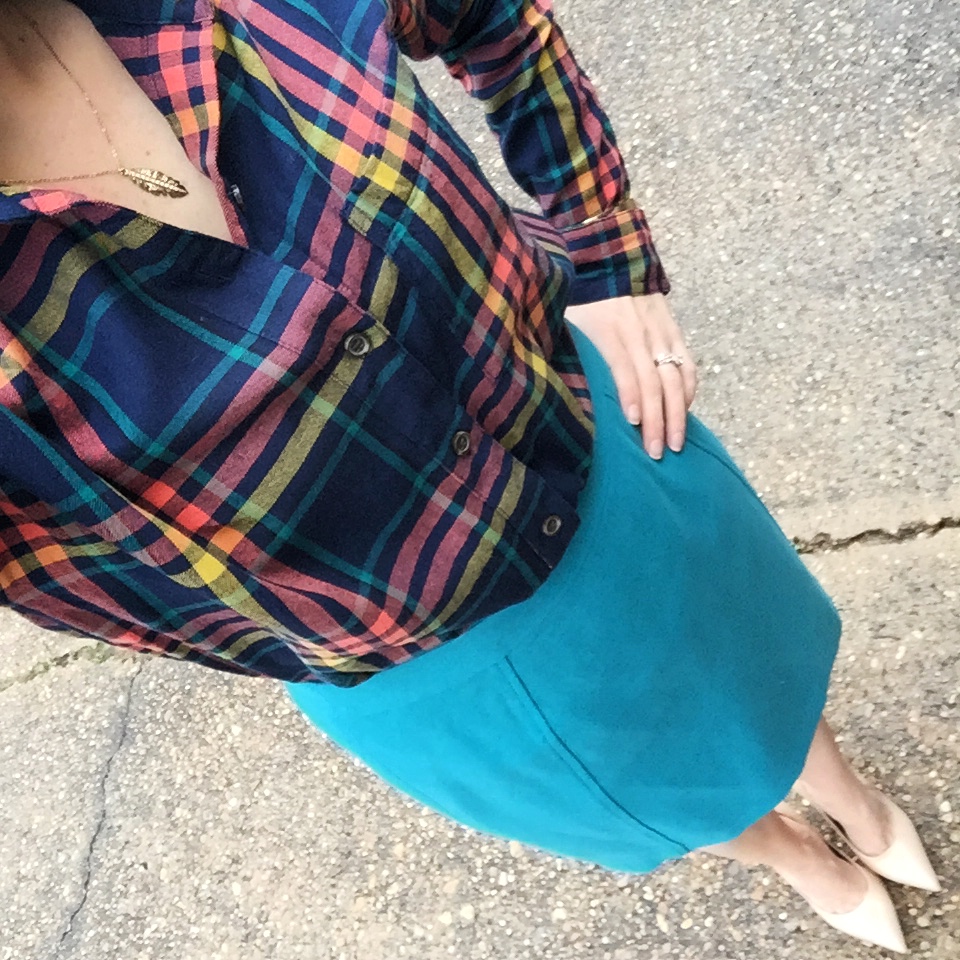 work outfit plaid pencil skirt | Lady in Violet