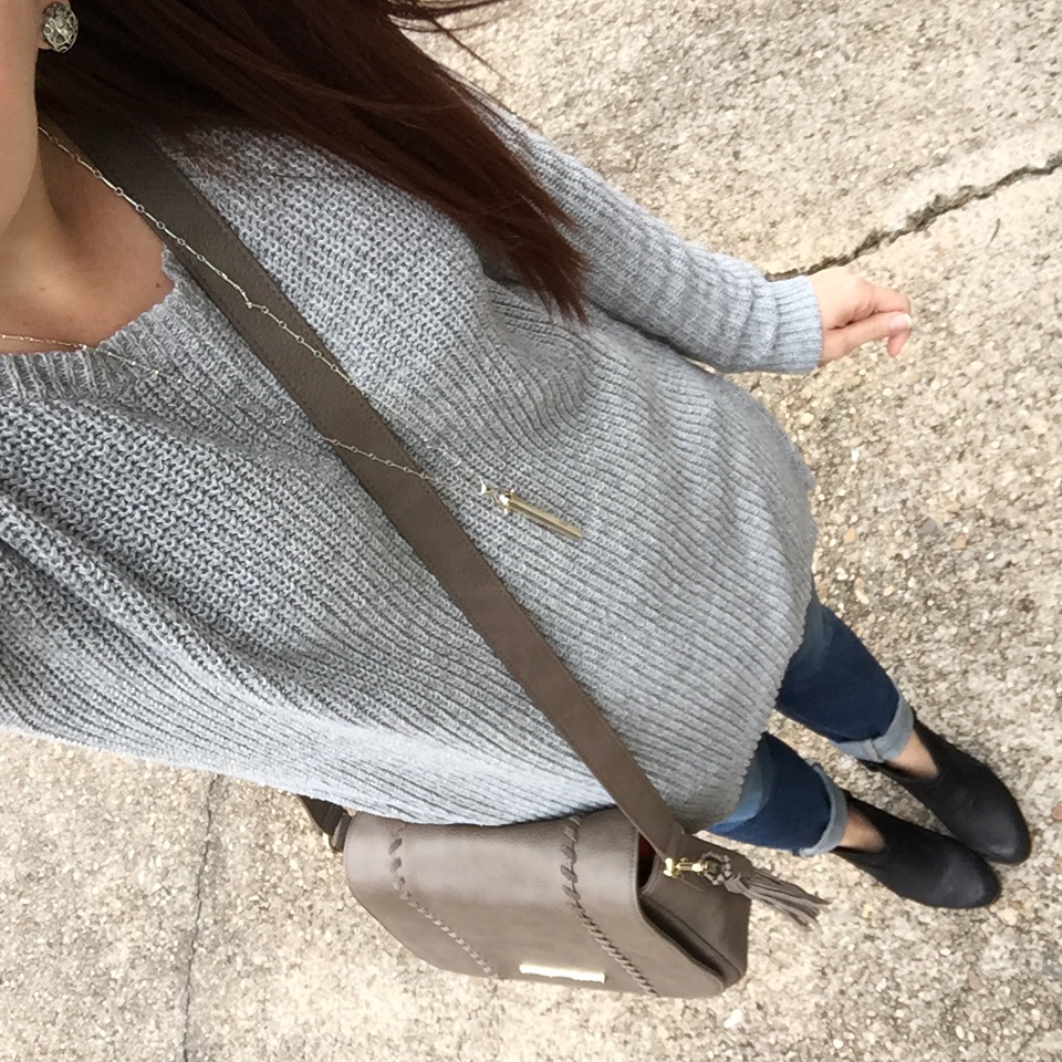 Weekend outfit - sweater and skinny jeans | Lady in Violet