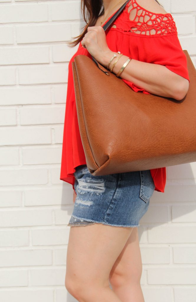 love this brown tote bag!