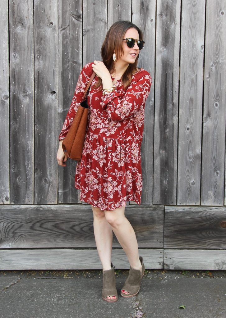 casual weekend outfit - shift dress and taupe booties