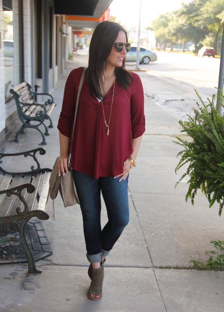 fall casual weekend outfit maroon blouse and skinny jeans