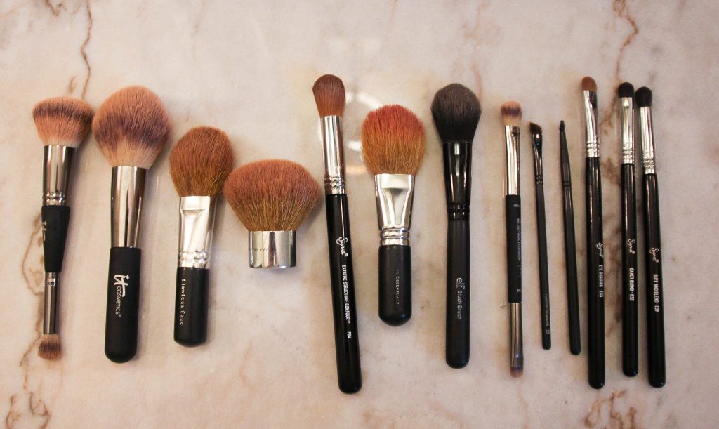 different types of makeup brushes