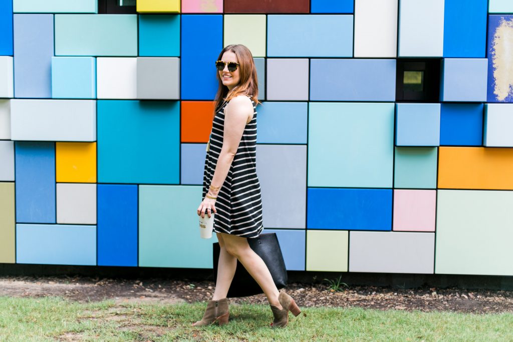 fall weekend outfit shift dress with pockets and brown booties