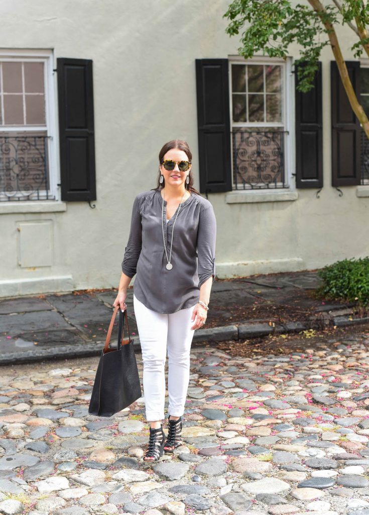 summer outfit idea white jeans black wedges