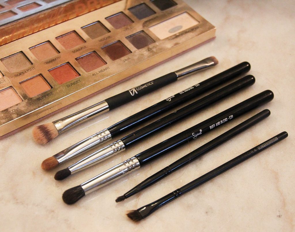 types of eye makeup brushes