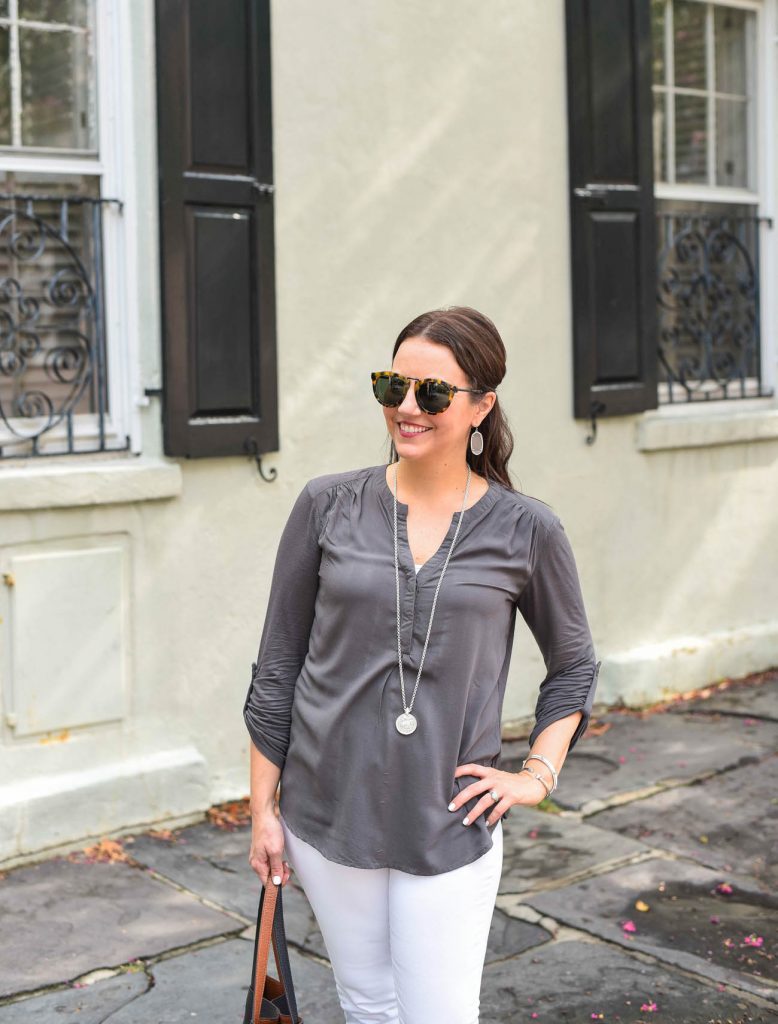 casual weekend outfit white jeans gray vneck top