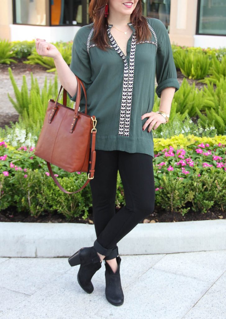 LadyinViolet shares a fall outfit idea perfect for weekends featuring skinny jeans