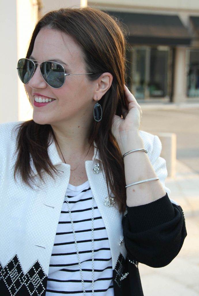 what to wear with the Kendra scott gunmetal earrings