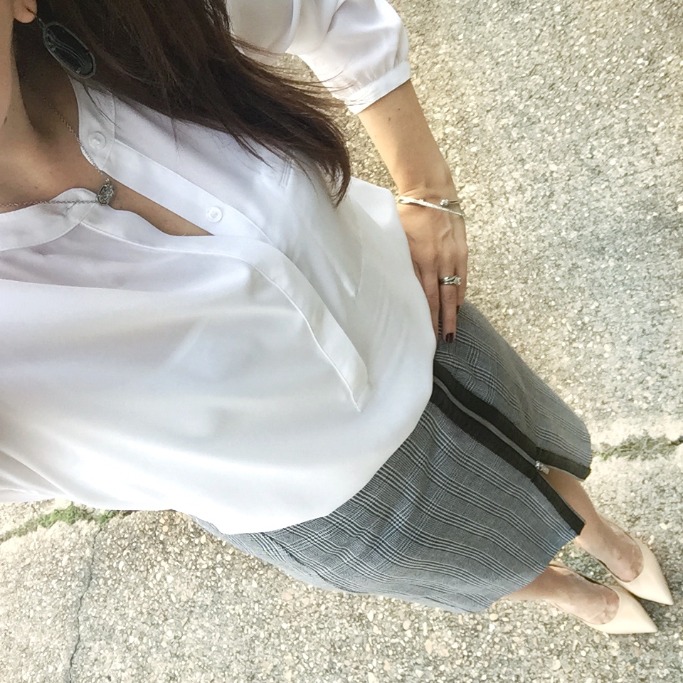 work outfit idea with pencil skirt and white blouse.