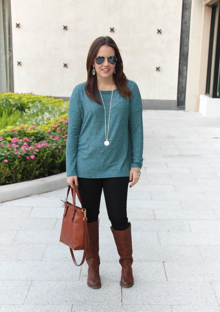 Houston Fashion Blogger wears a casual outfit for Thanksgiving.