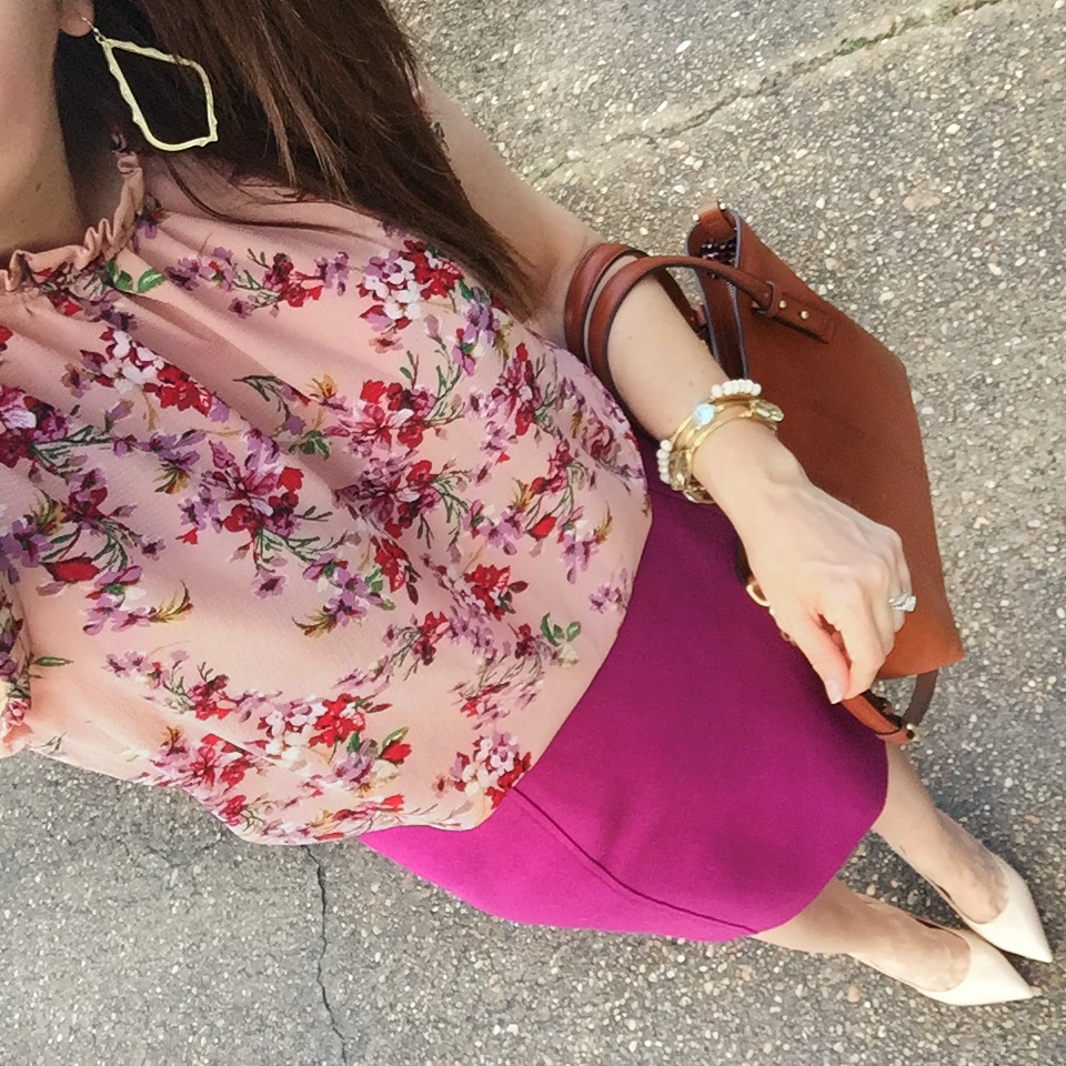 cute pink office outfit idea with floral blouse and pink pencil skirt