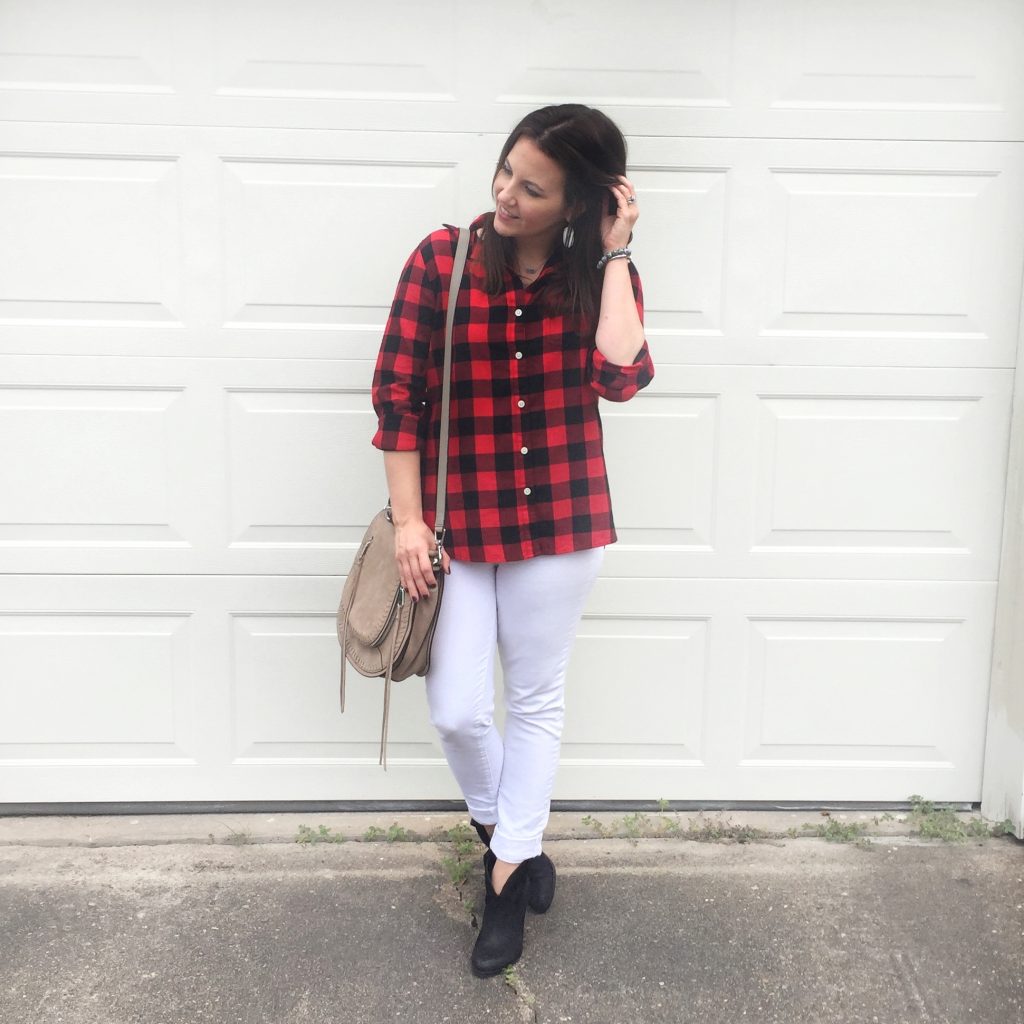 how to wear white jeans in fall with red plaid shirt.