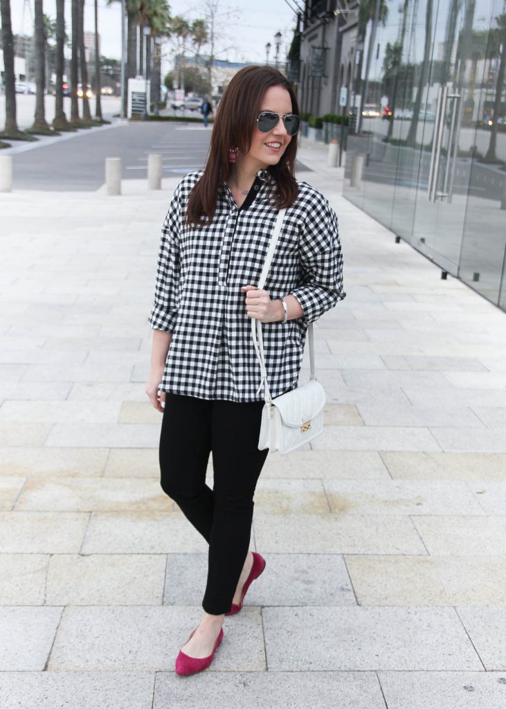 Houston Fashion Blogger styles a casual weekend outfit including an oversized gingham blouse and black skinny jeans.