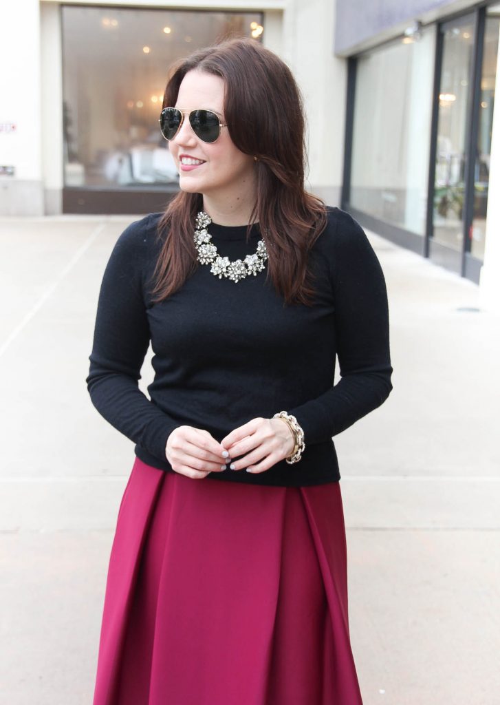 Lady in Violet a Houston Style Blogger shows how to wear a statement necklace to work with a baublebar bib necklace.