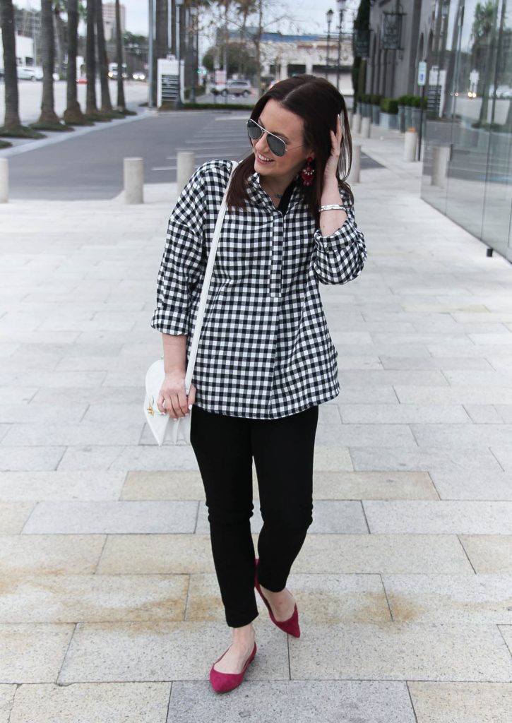 Houston Fashion Blogger wears a spring outfit idea including a gingham blouse and skinny jeans.