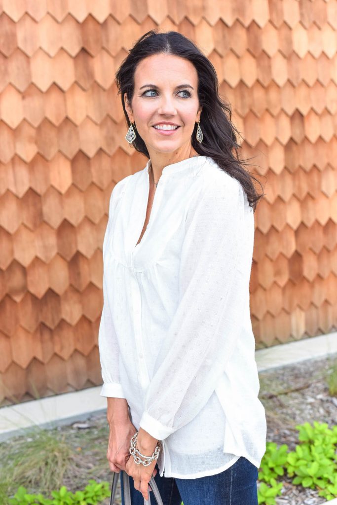 casual outfit | white tunic blouse | kendra scott earrings | Houston Fashion Blogger Lady in Violet