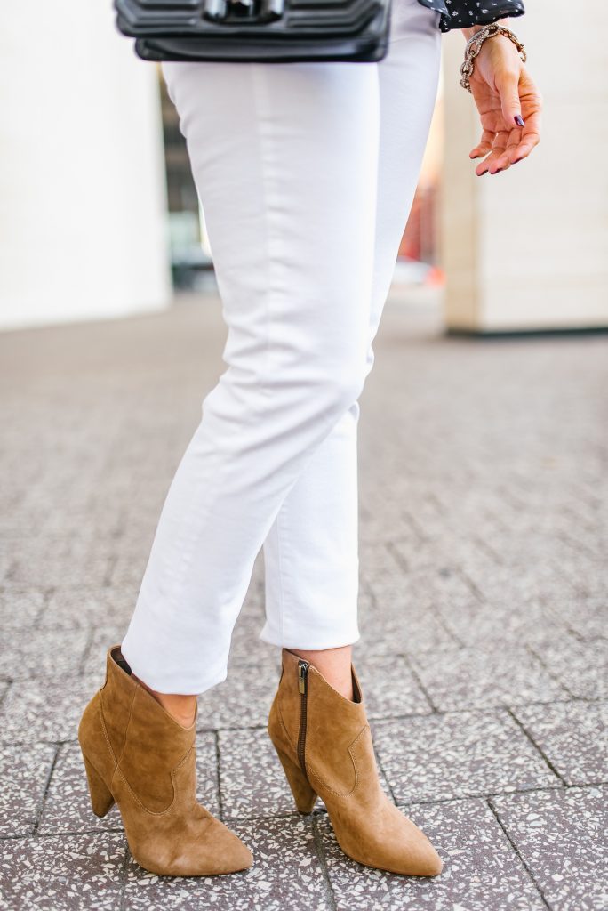 fall outfit | white skinny jeans | brown western booties | Houston Fashion Blogger Lady in Violet