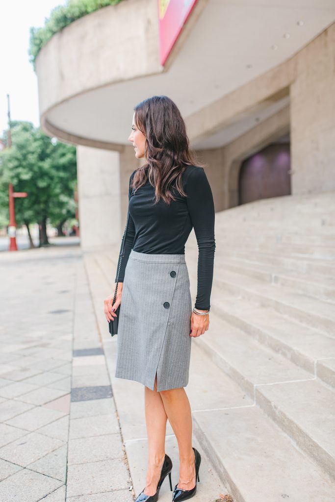 Fall outfit | long sleeve turtleneck | gray button skirt | Houston Fashion Blogger Lady in Violet