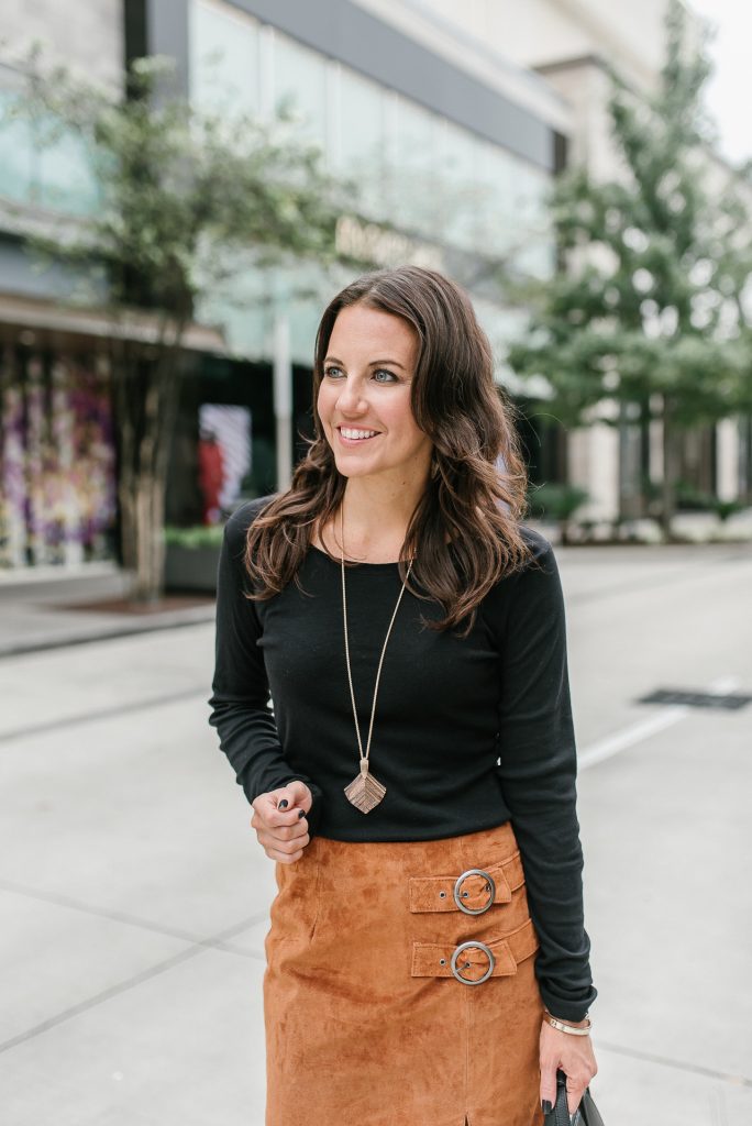 work outfit | black tee | rose gold necklace | Houston Fashion Blogger Lady in Violet