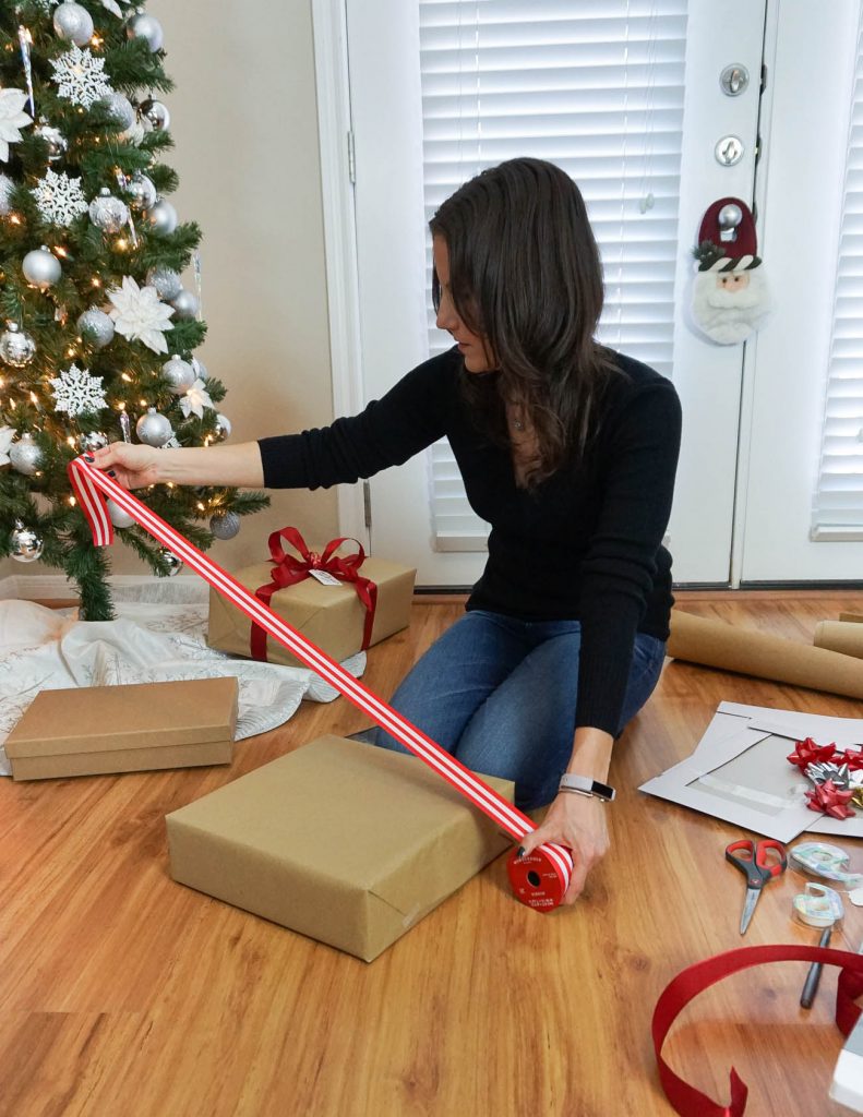 how to tie a bow around present | DIY Christmas Bow | Houston Blogger Lady in Violet
