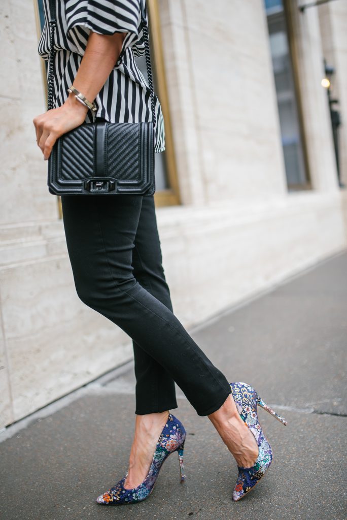 petite blogger | black skinny jeans | purple floral heels | Petite Fashion Blogger Lady in Violet