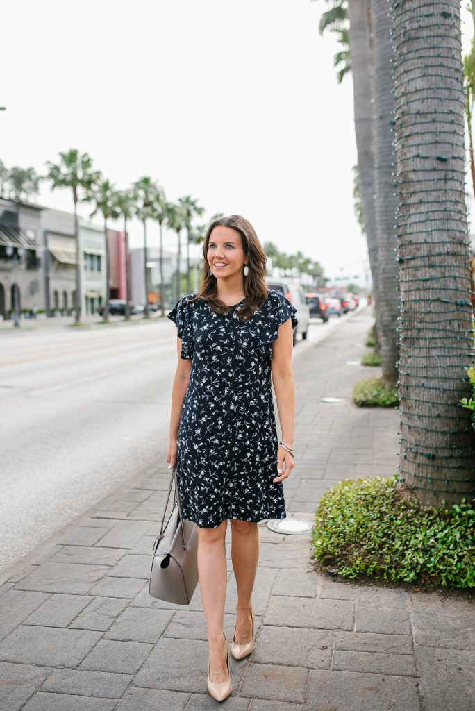 summer work wear | navy floral dress | tory burch tote | Petite Fashion Blogger Lady in Violet