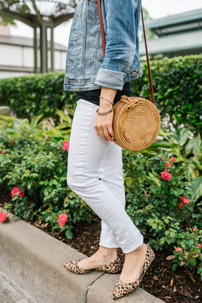 Casual weekend style | white skinny jeans | straw purse | Houston Fashion Blogger Lady in Violet