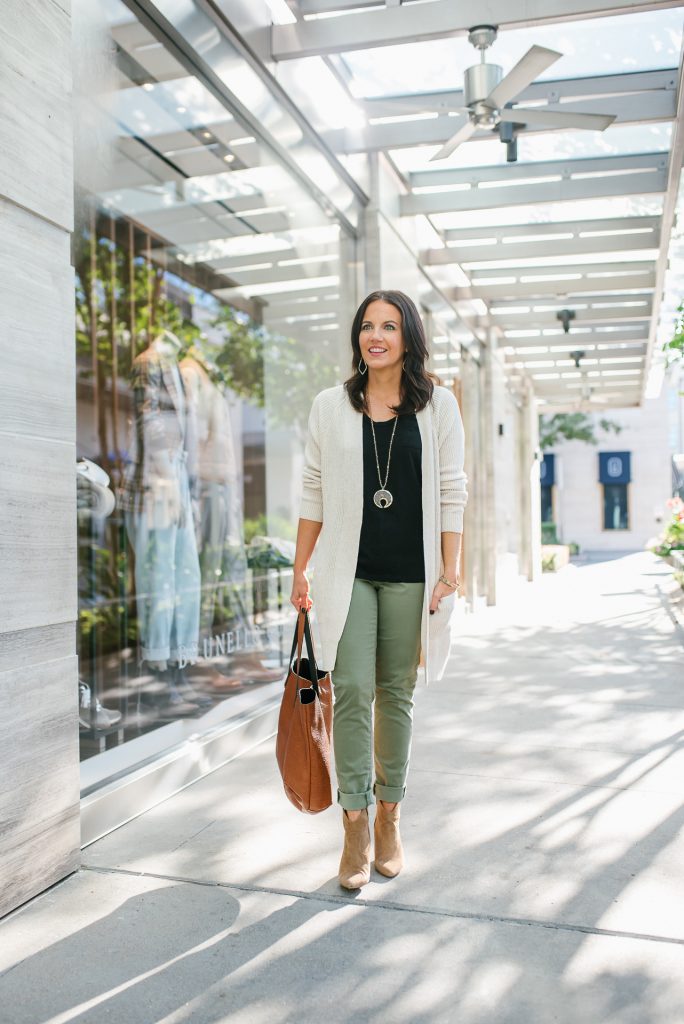 http://ladyinviolet.com/wp-content/uploads/2019/10/h-casual-outfit-olive-green-pants-ivory-long-cardigan-684x1024.jpg