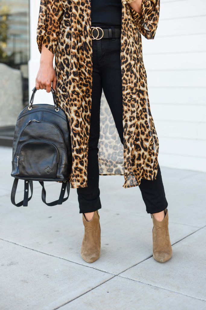 casual outfit | leopard printed kimono with black skinny jeans | Affordable Fashion Blog Lady in Violet