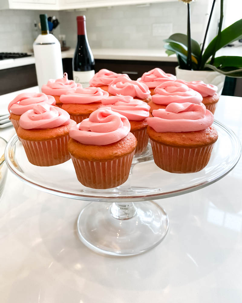 strawberry cupcakes | best desserts for a party | cupcake display | Popular US Lifestyle Blog Lady in Violet