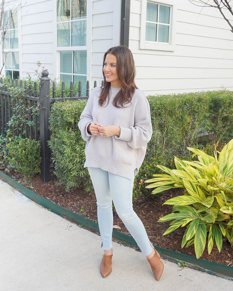 Grey sweater clearance and jeans outfit