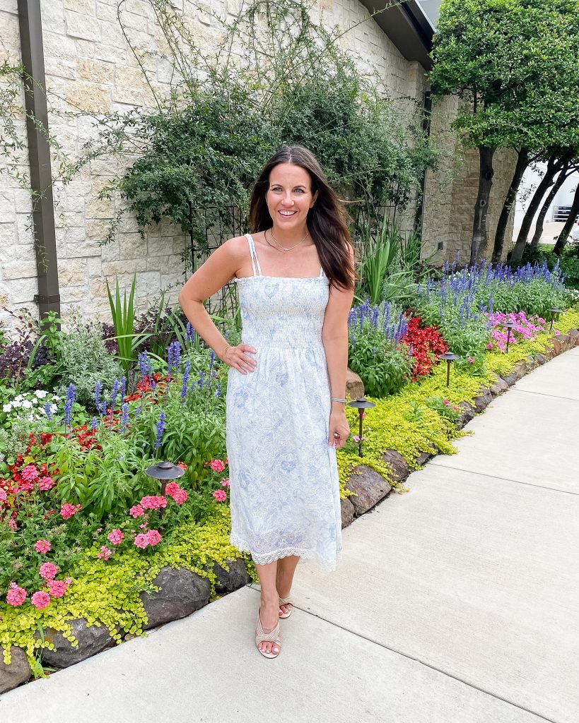summer date night outfit | blue white midi dress | slide sandals | Texas Fashion Blogger Lady in Violet