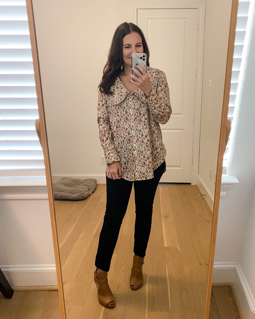 fall work outfit | floral print wide collar blouse | black skinny jeans | Texas Fashion Blog Lady in Violet