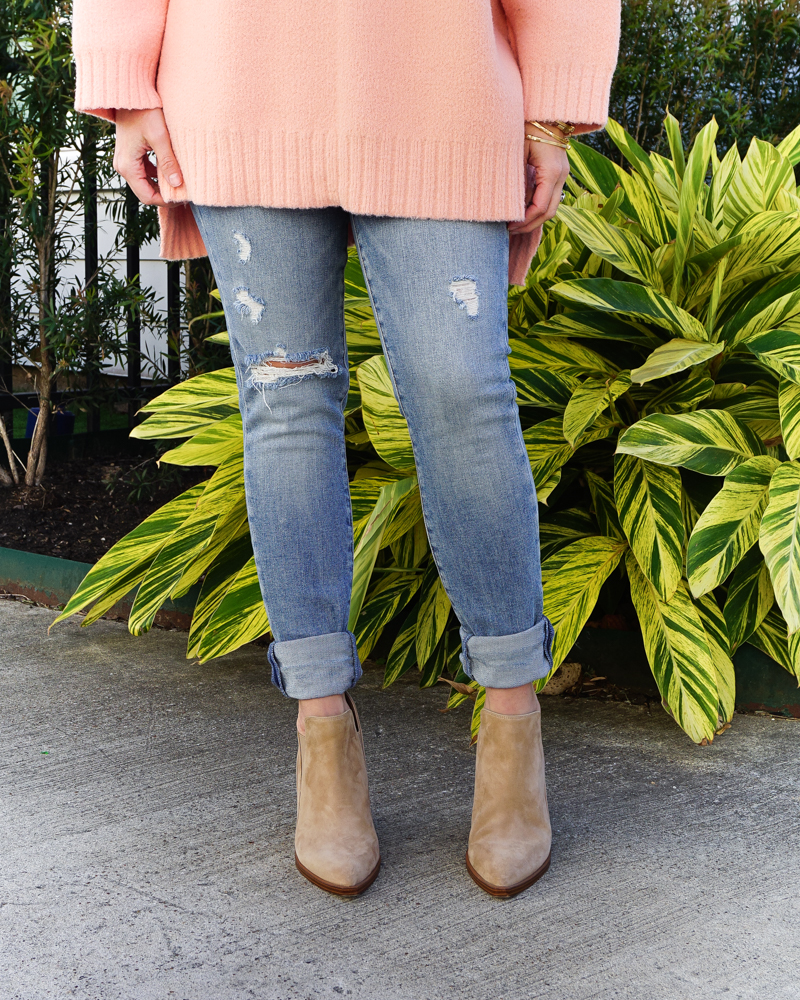 casual outfit | light blue skinny jeans | tan ankle booties | Over 30 Fashion Blog Lady in Violet