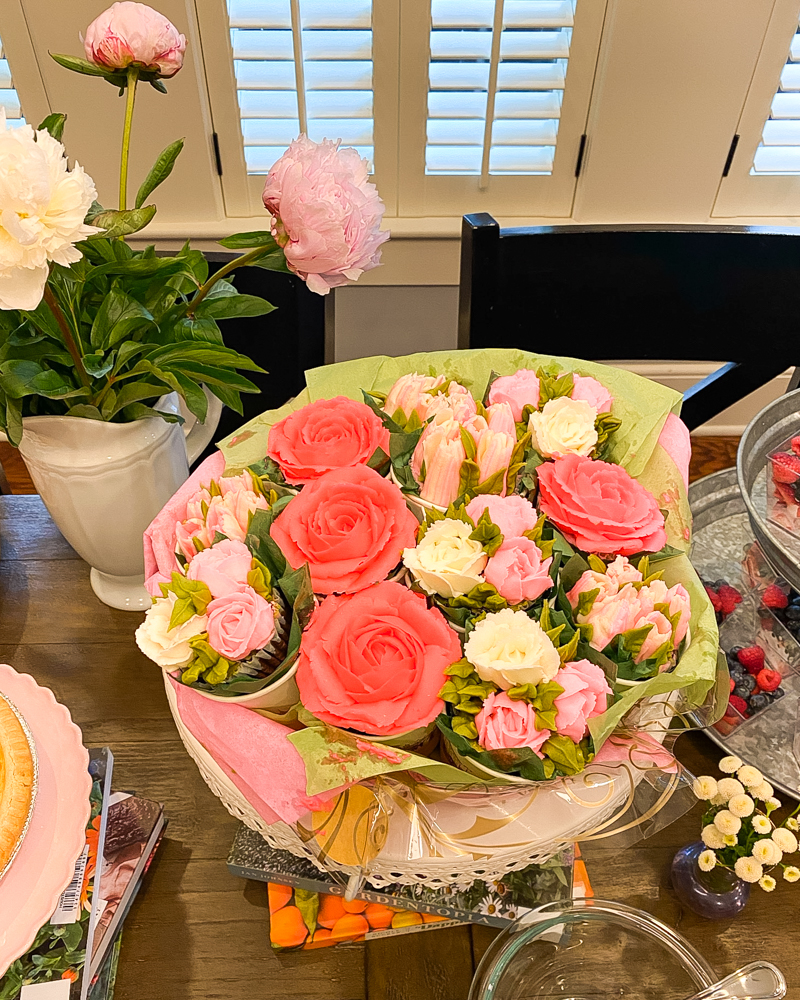 garden party bridal shower ideas | floral bouquet cake | Lady in Violet Blog