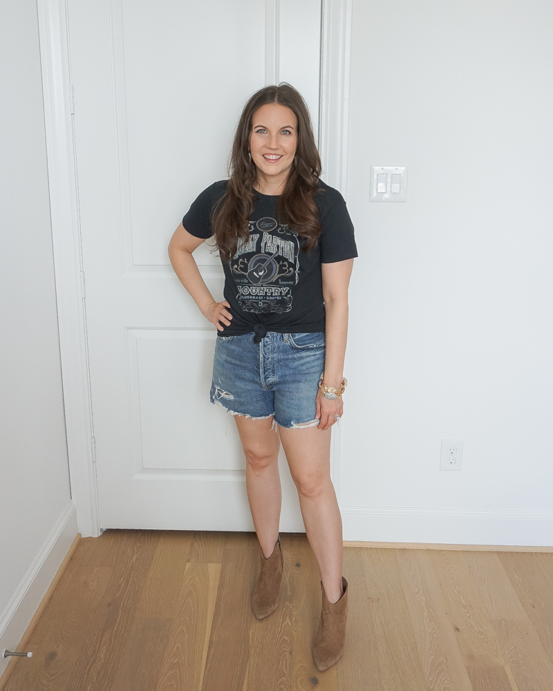 what to wear to a country concert | dolly parton tshirt | jean shorts | Texas Fashion Blog Lady in Violet