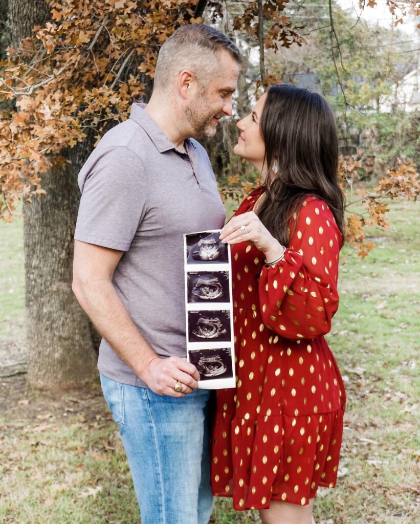 baby announcement at park | maternity photos | Lifestyle Blogger Lady in Violet