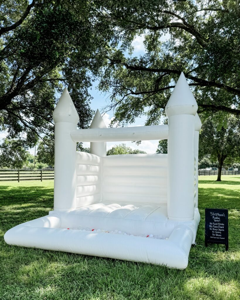 kids birthday party activities | white castle bounce house from Tiny Moon Event Rentals in Katy TX